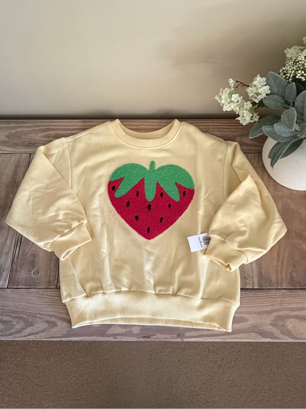 Old Navy Yellow Lightweight Sweatshirt w/ Strawberry Appliqué 🍓🆕